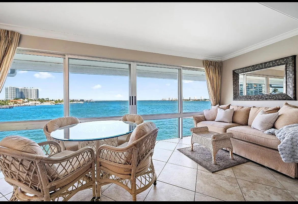 1 bed, 1.0 bath, 818 sqft, $2,200 — Photo 1