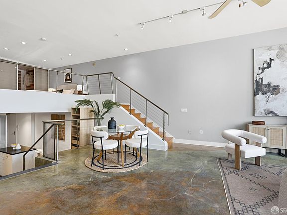 2nd image of 360 10th St APT 1