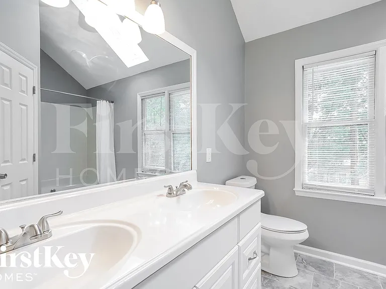 4905 Chimney Springs Dr — Photo 9