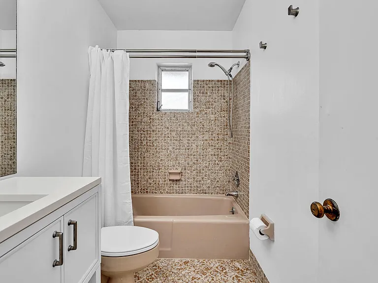 313 NW 42nd St — Photo 32