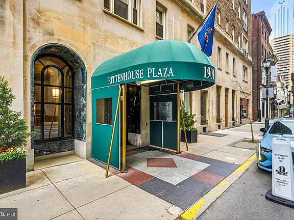 5th image of 1901 Walnut St #6F