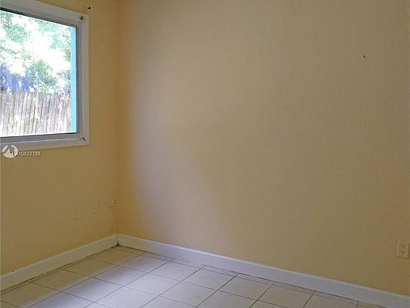 4th image of 2133 Lincoln St APT C