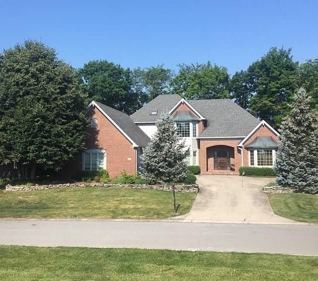 1st image of 135 Edgewater Dr