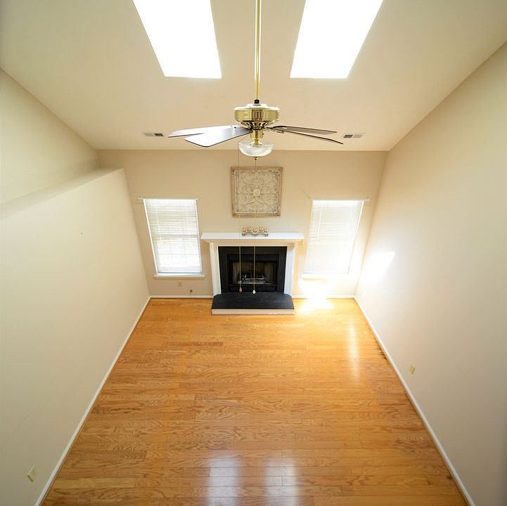 1st image of 300 Lynns Way #A