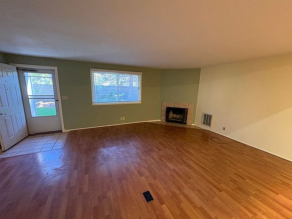 3rd image of 1050 NE Butler Market Rd APT 2