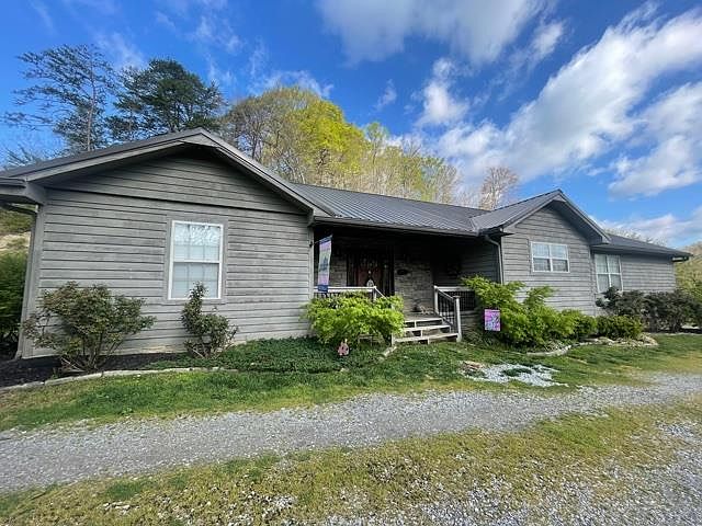 1st image of 44 Laura Ln