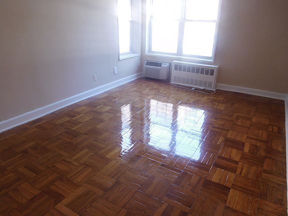 3rd image of 37-15 Parsons Blvd #6DA