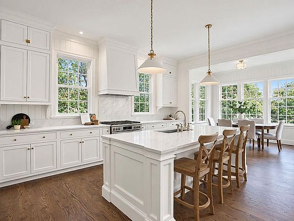 5th image of 9012 Foster Ln
