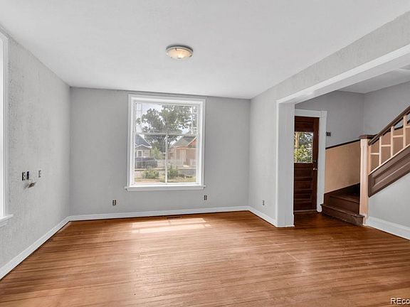 5th image of 607 College Avenue