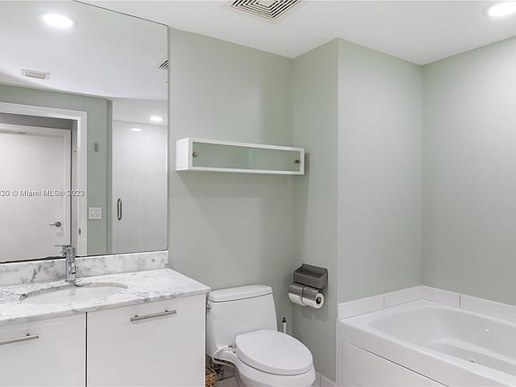 5th image of 500 Brickell Ave #3503R