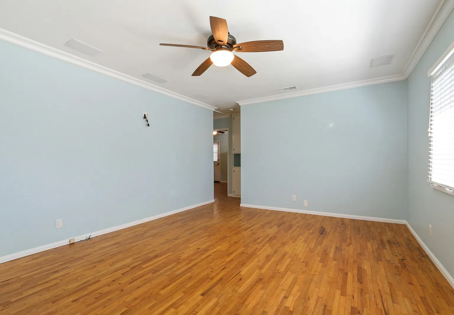 1719 Marshallfield Lane — Photo 3