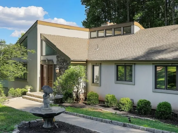 2 Springdale Ln, Warren Twp., NJ 07059