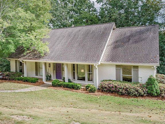 3rd image of 3625 Westchester Cir