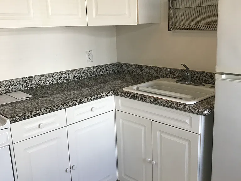 2111 Grove St — Photo 2