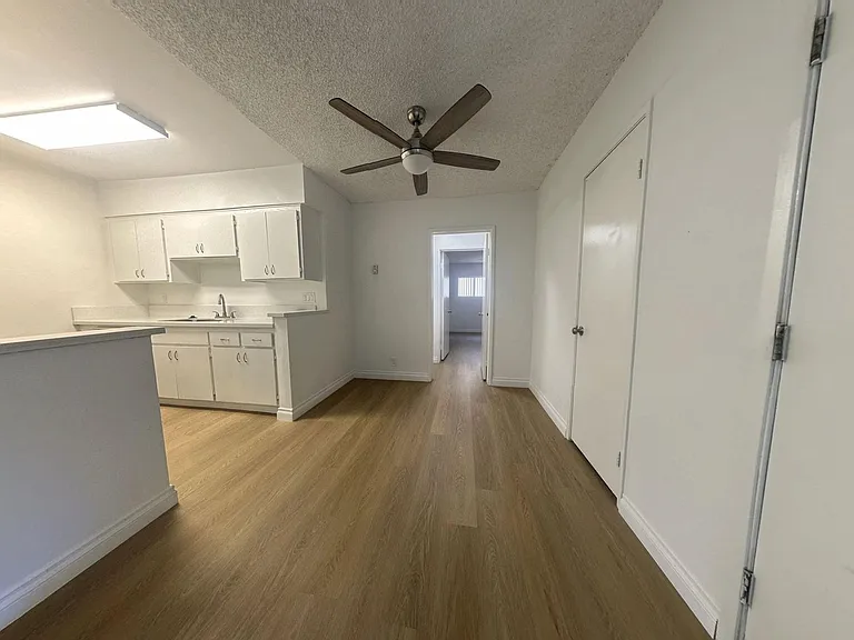 Collins Apts..Gorgeous Newly Remodeled Spacious Units Available..Great Location! — Photo 19