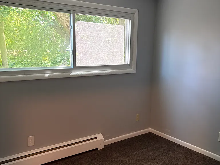 1027 Highland St #7 — Photo 12