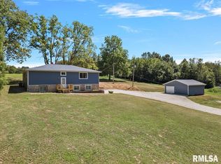 482 N John Wayne Rd, Dawson, IL 62520