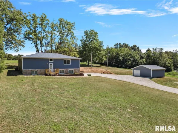 482 N John Wayne Rd, Dawson, IL 62520