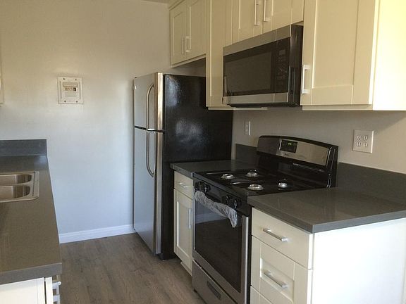 2nd image of 1852 N Wilton Pl APT 10