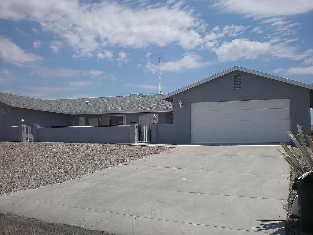3 bed, 1100 sqft, $1,600 — Photo 1