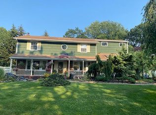 9 Pinecone Ln, Commack, NY 11725