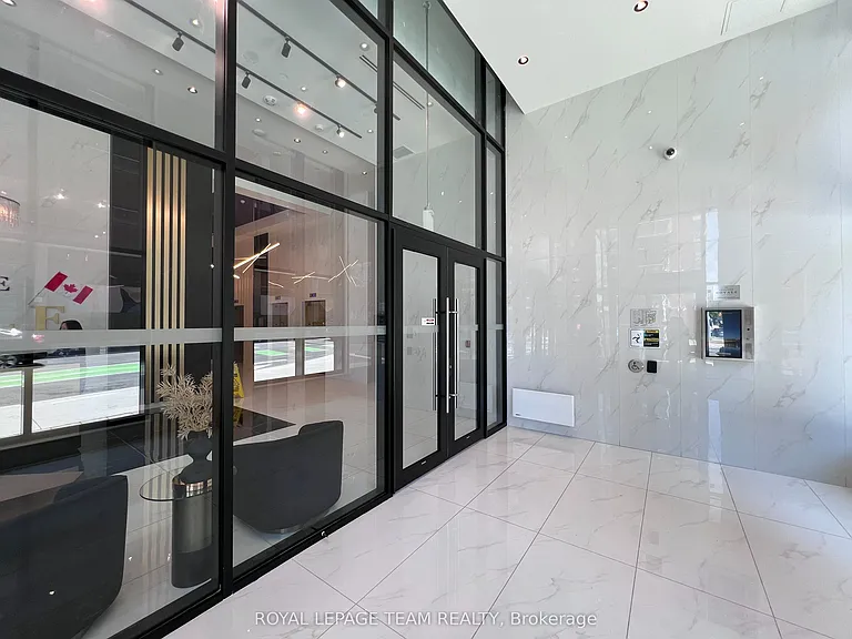 180 George St #1904 — Photo 2