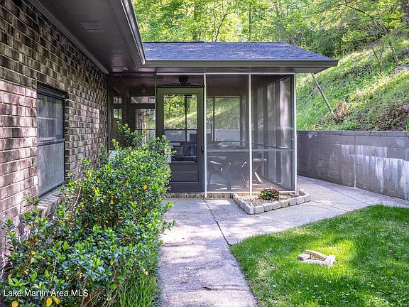 3rd image of 514 Sleepy Hollow Dr