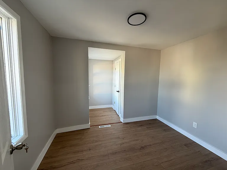 324 Congress Ave #1 — Photo 6