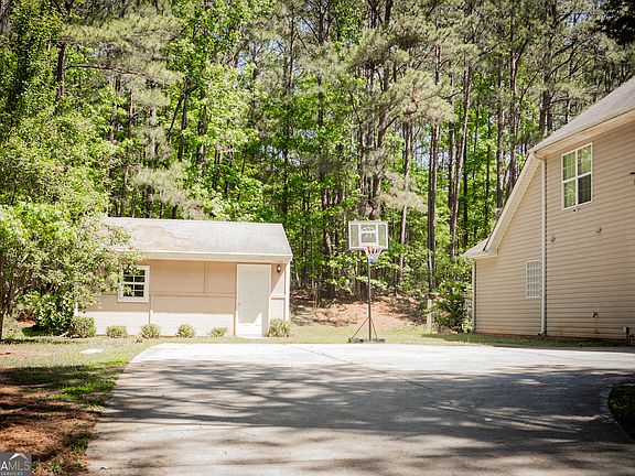 4th image of 120 Mill Pond Ct