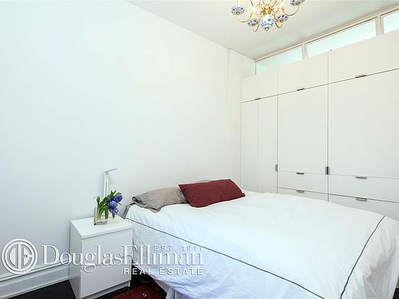 4th image of 26 Gramercy Park S APT 7G