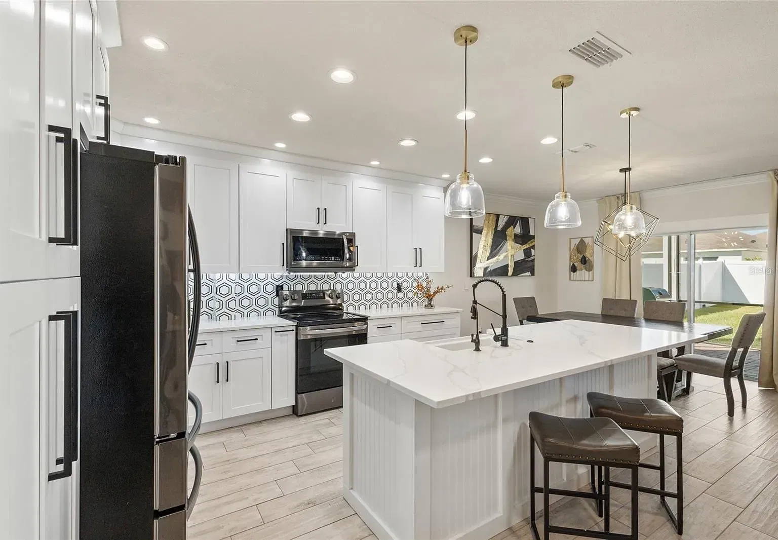 5 bed, 2674 sqft, $2,800 — Photo 2