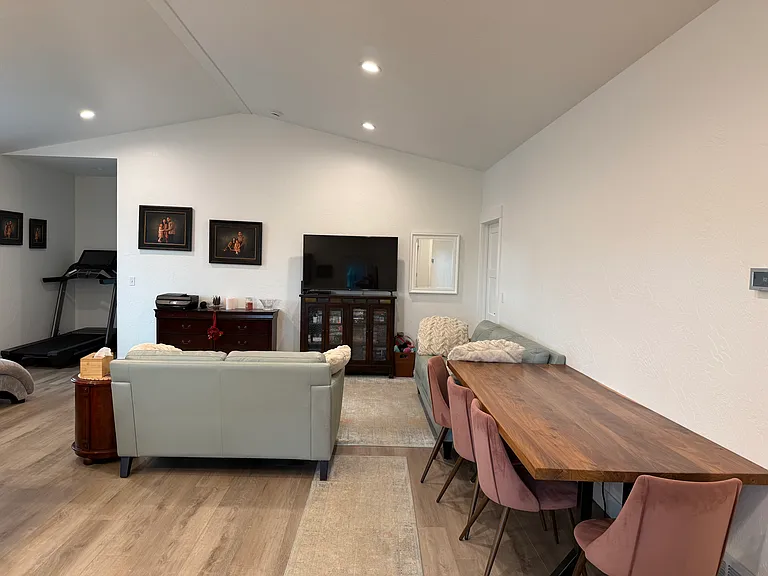 502 Pheasant Ln — Photo 8