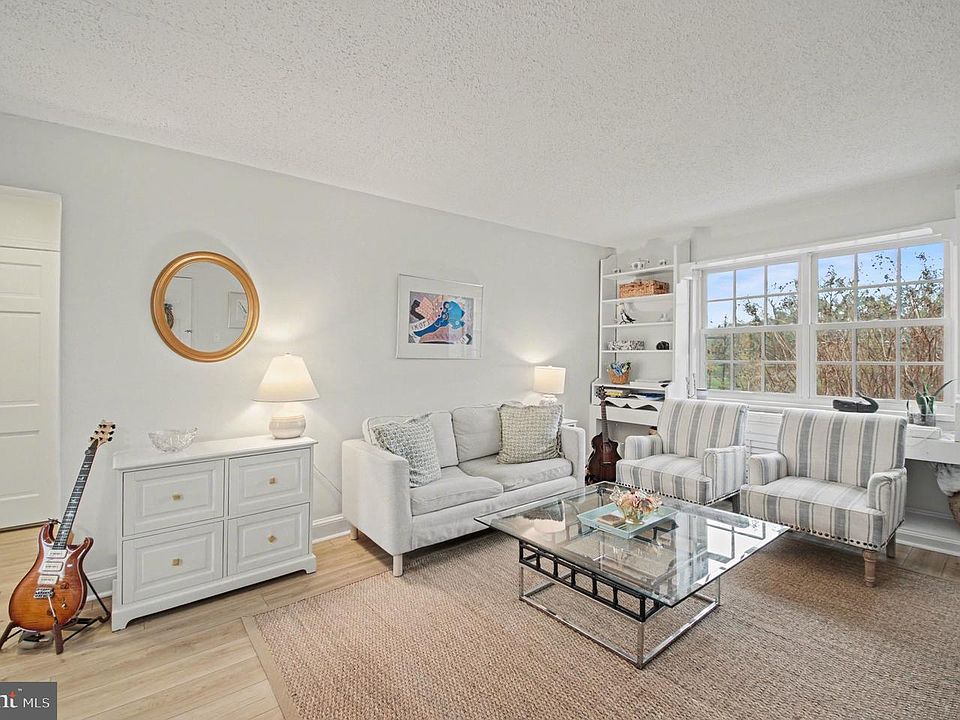 1st image of 1632 W Abingdon Dr APT 302