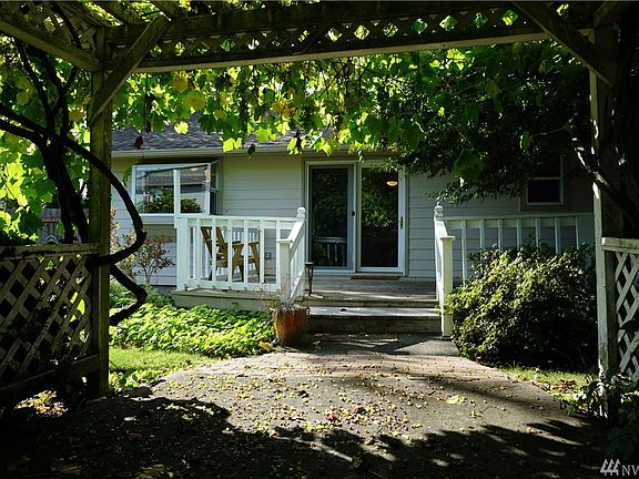 4th image of 1121 Berilla Dr