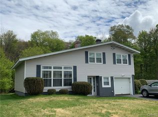 44 Cedarbrook Cres, Whitesboro, NY 13492