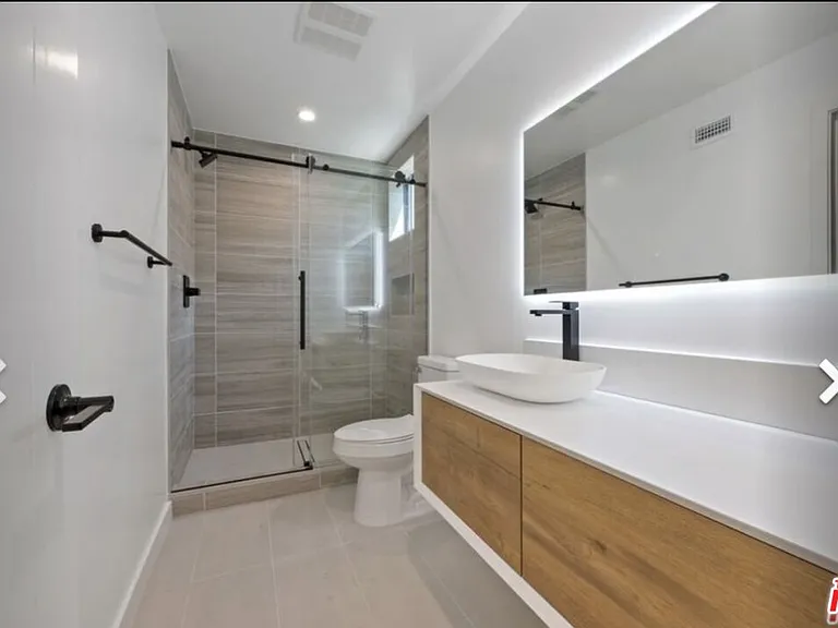 4810 1/2 Mascot St — Photo 10