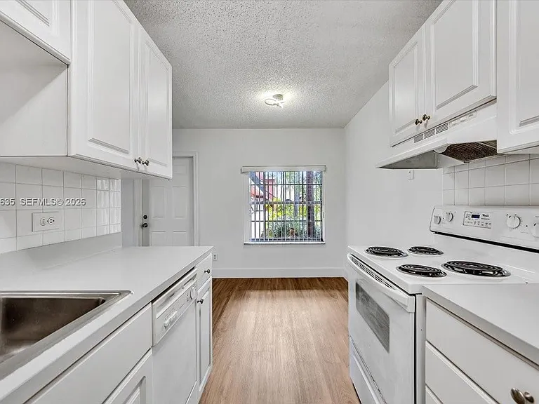 1405 Miami Rd #7 — Photo 7