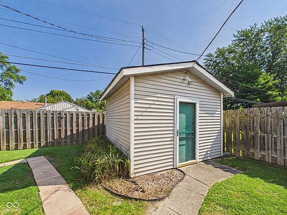 4th image of 2420 Bramble Way