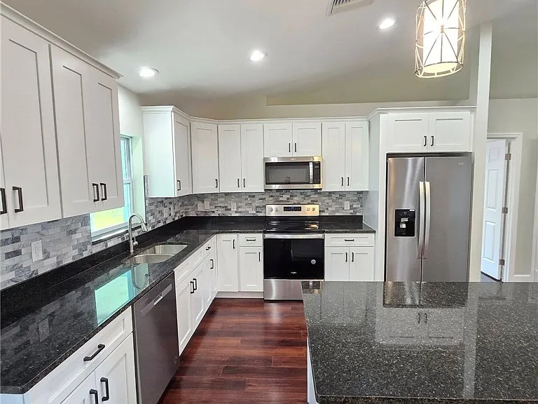 124 Clinton Ave — Photo 6