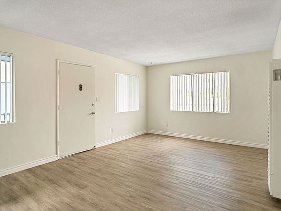 4th image of 855 Emerald St #C