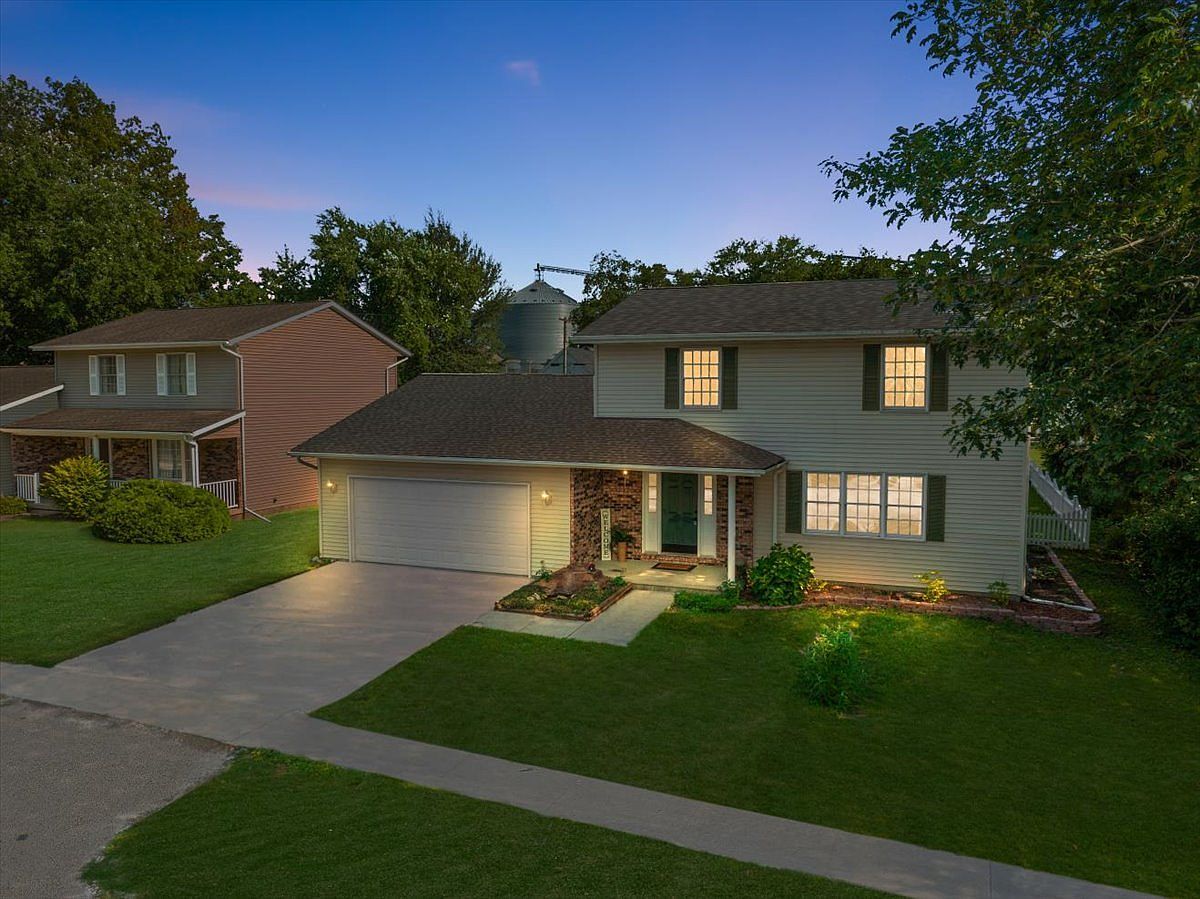 115 W Columbia St, Danvers, IL 61732 MLS 11812527 Zillow