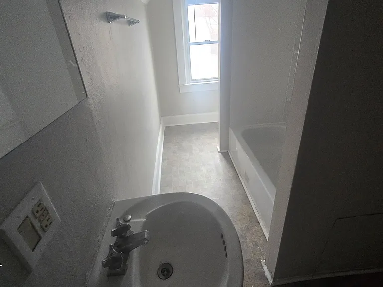 1422 Central Ave — Photo 3