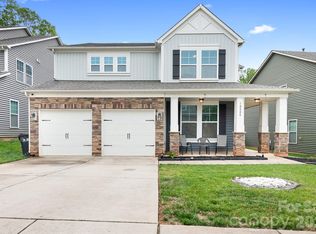10008 Michael Crossing Dr, Charlotte, NC 28213