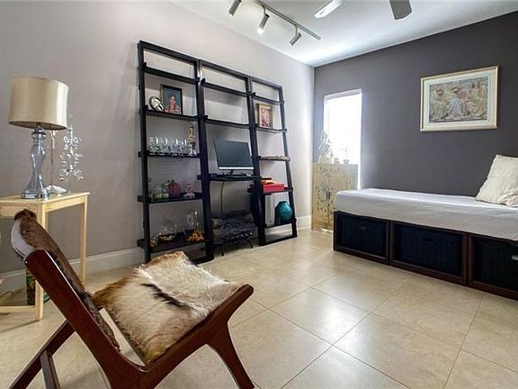 3rd image of 956 Mockingbird Ln #1