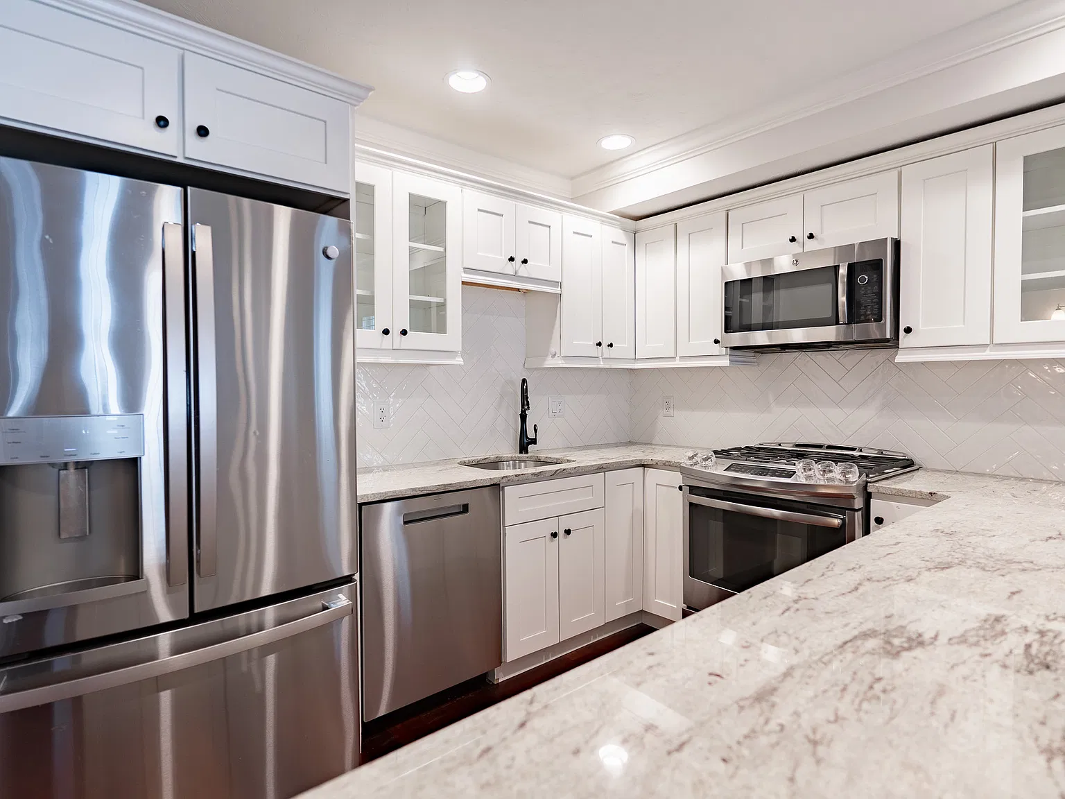 3 bed, 2.5 bath, 1716 sqft, $7,000 — Photo 3