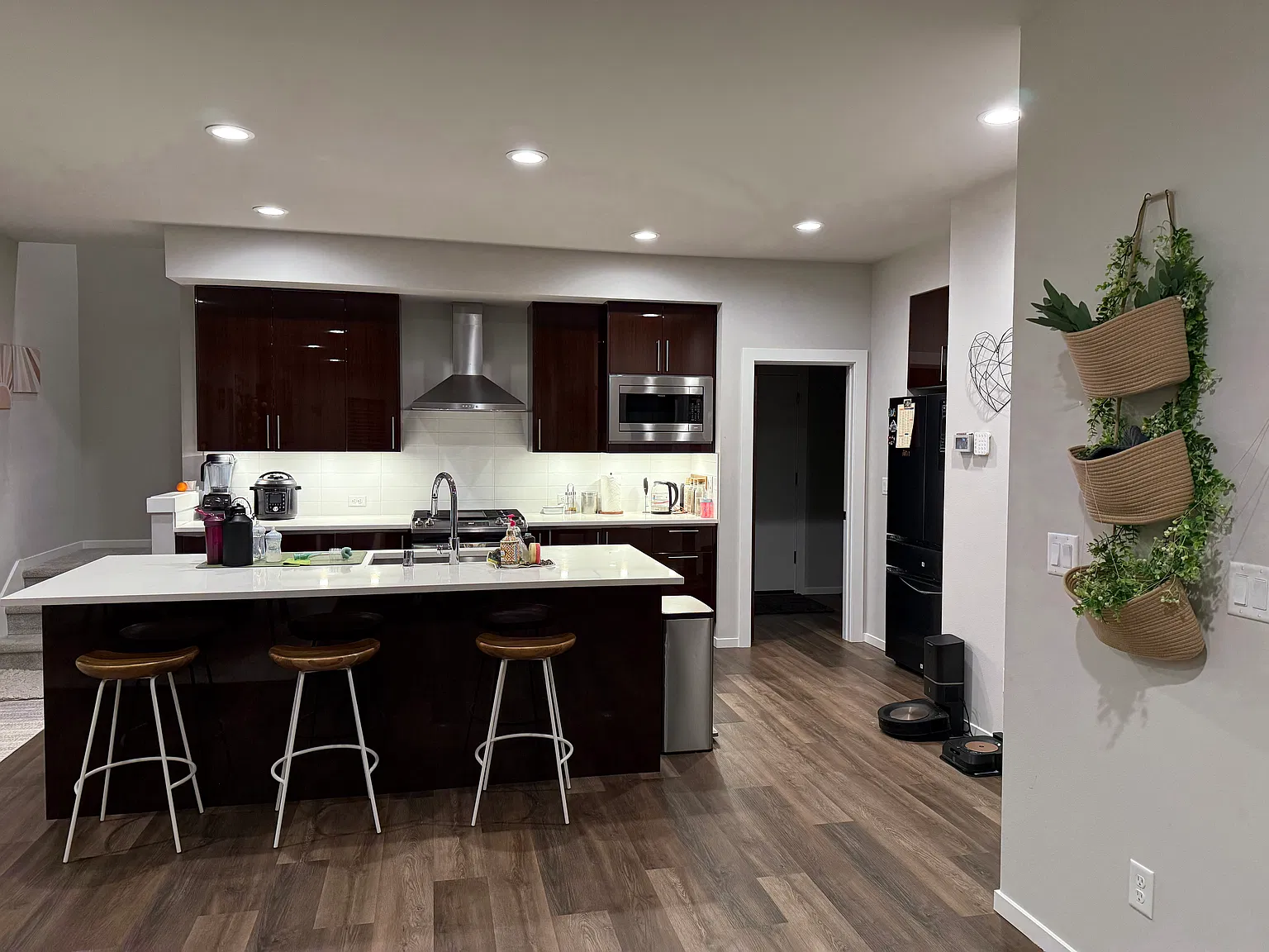 3 bed, 2.5 bath, 2277 sqft, $3,300 — Photo 2