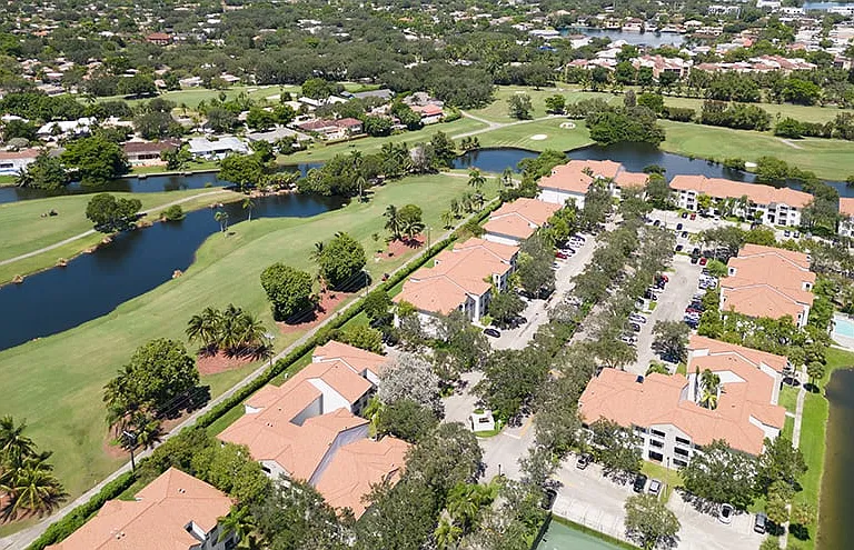 La Vue at Emerald Pointe — Photo 16