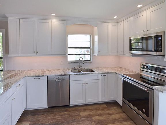 3rd image of 902 Panama Ct Unit 4