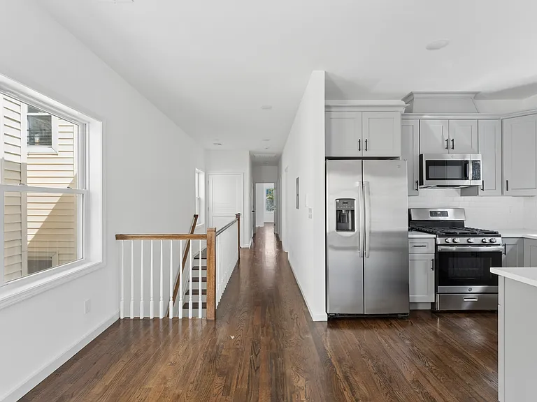 910 Bergen St #2 — Photo 6