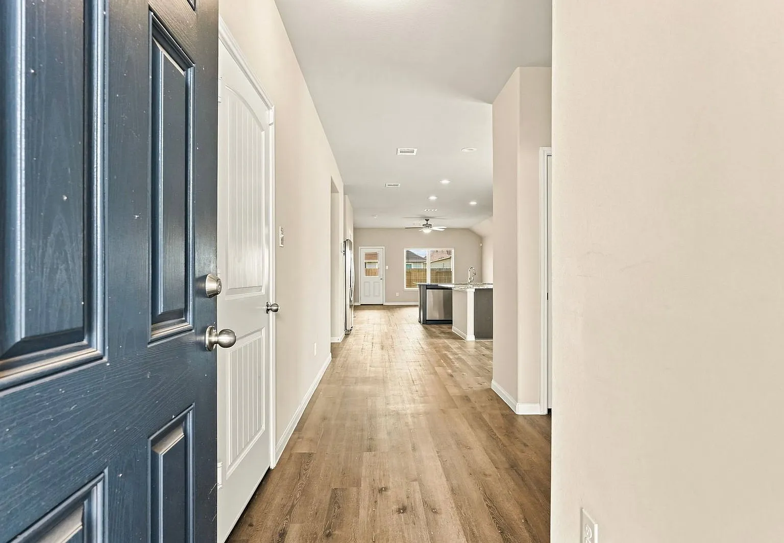 3 bed, 2.5 bath, 1729 sqft, $2,250 — Photo 3